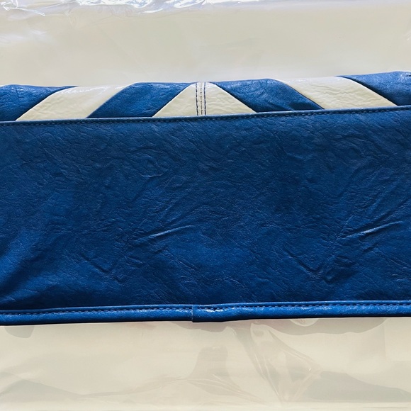 Blue and cream clutch with vibrant yellow interior lining. Button closure - Picture 7 of 8